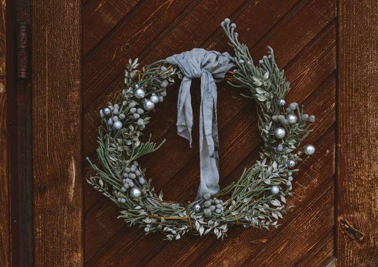 The Joy of Artificial Christmas Wreaths: History, Tradition, and Selection